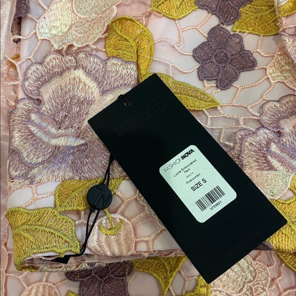 Fashion Nova Luxe NWT Pink Floral suit Jacket and pants - Picture 6 of 7